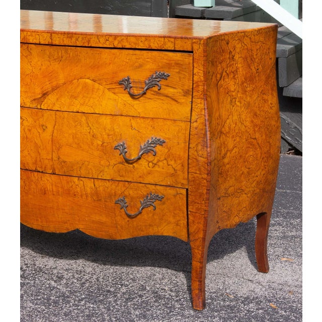 Finest Italian Olive Wood Bombe Commode or Chest Mid 20th Century For Sale In Rochester - Image 6 of 7