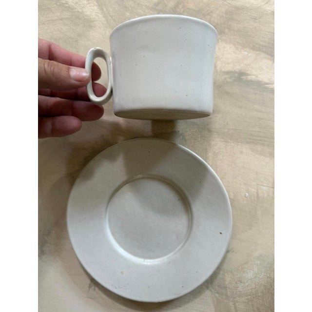 Set of Four (4) Vintage Bennington Pottery Cream Glaze Coffee Mug and Saucer For Sale In Chicago - Image 6 of 10