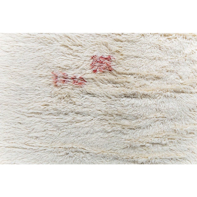 This authentic vintage Moroccan rug from the late 1950s embodies the serene minimalism and tactile beauty characteristic...