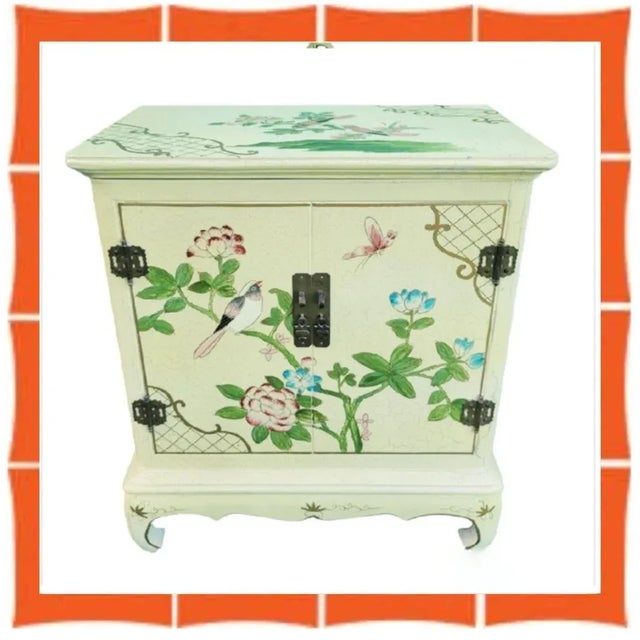 1980s Rare Vintage Chinoiserie Pale Yellow Bird Floral Hand Painted Wood Clothes Hamper For Sale - Image 5 of 11