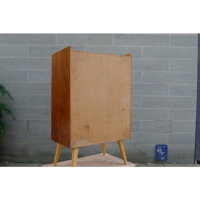 Mid-Century Chest of Drawers in Walnut and Maple with Brass Handles, 1950s For Sale - Image 13 of 17