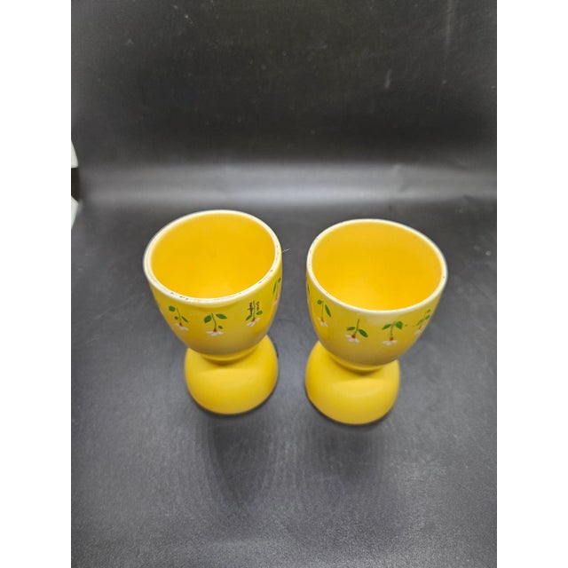 Mid-Century Modern VTG 1985 Ceramic Egg Cups Flower Power Retro Butter Yellow Daisies Set of 2 For Sale - Image 3 of 3