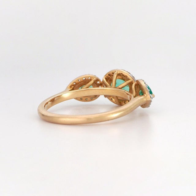 0.88ct Colombian Emeralds and 0.29ct Diamonds 14k Yellow Gold Ring For Sale - Image 11 of 12