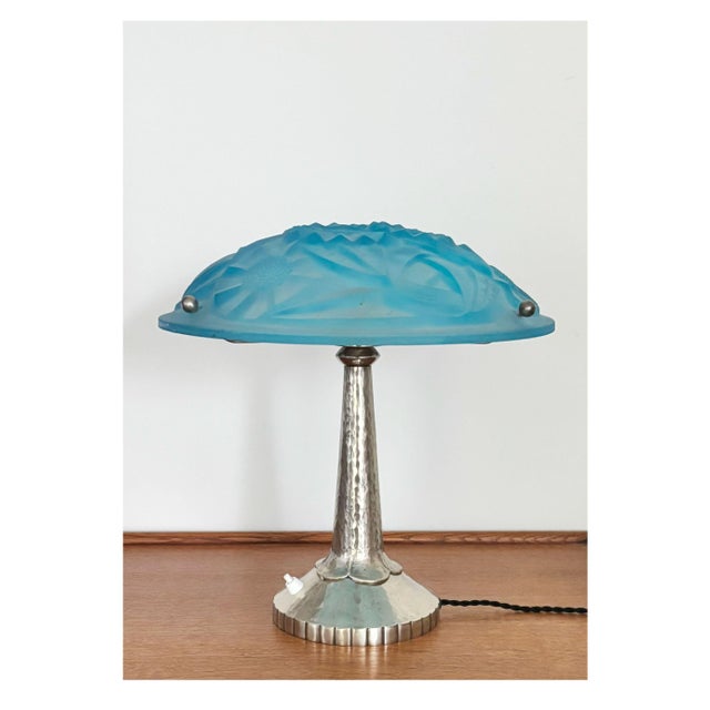 Art Deco Table Lamp with Hammered Metal Base and Glass Shade from Verrerie d'Art Degué, France, 1920s For Sale - Image 3 of 11