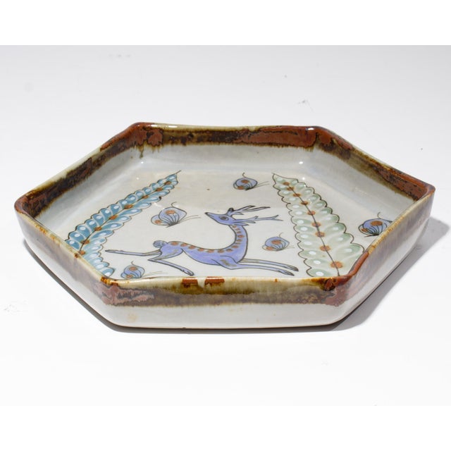 Mexican Tonala Pottery Hexagonal Plate With Deer by Ken Edwards For Sale In Indianapolis - Image 6 of 8