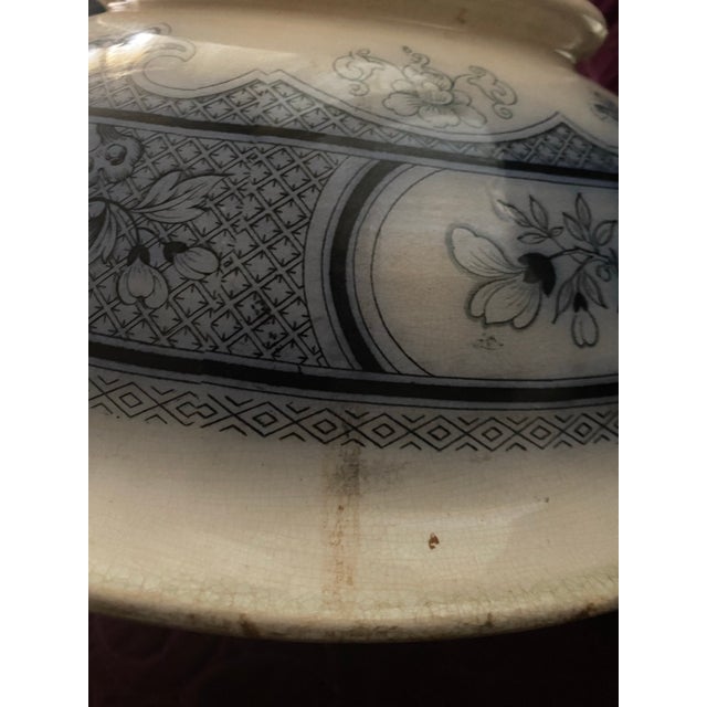 Antique Japanese Imari Ware Round Bowl With Floral Motifs and Scalloped Rim. For Sale - Image 10 of 12