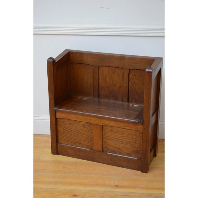 Gothic Revival Oak Hall Bench, in Good conditions. Designed before 1890