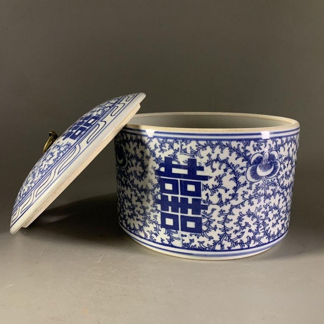 Late 20th Century Wide-Mouthed Chinese Blue and White "Double Happiness" Lidded Jar / Biscuit Jar For Sale - Image 5 of 5