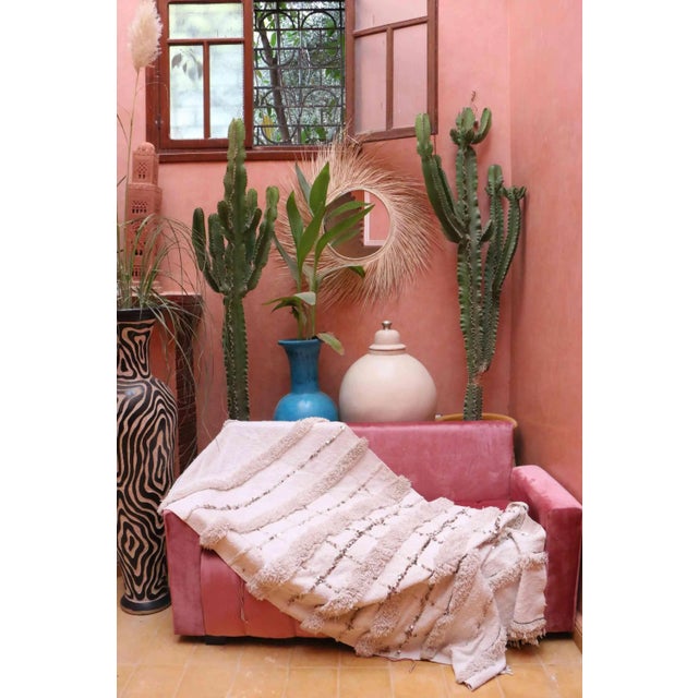1990s Moroccan Handira Berber Throw Blanket For Sale - Image 4 of 10