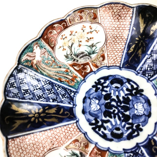 1890s Japan Imari Scalloped Edge Bowl or Plate For Sale In Portland, ME - Image 6 of 10