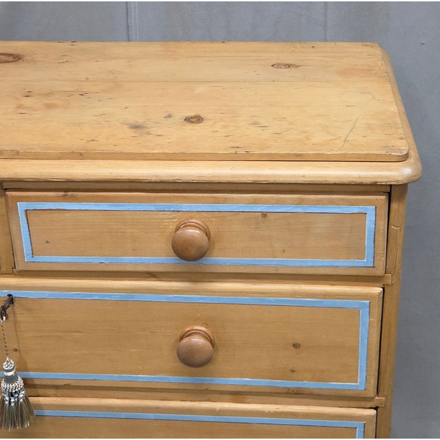Antique English Edwardian Natural Pine Chest of Drawers With Blue French Line For Sale - Image 4 of 6