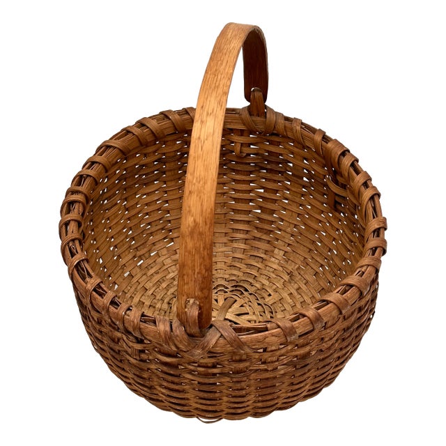 Antique Late 19th Century American Hand Woven Ash Wood Splint Swing Handle Carry Basket - Nice Color & Patina For Sale