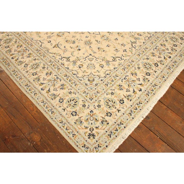 Middle Eastern Rug in Wool For Sale - Image 10 of 11