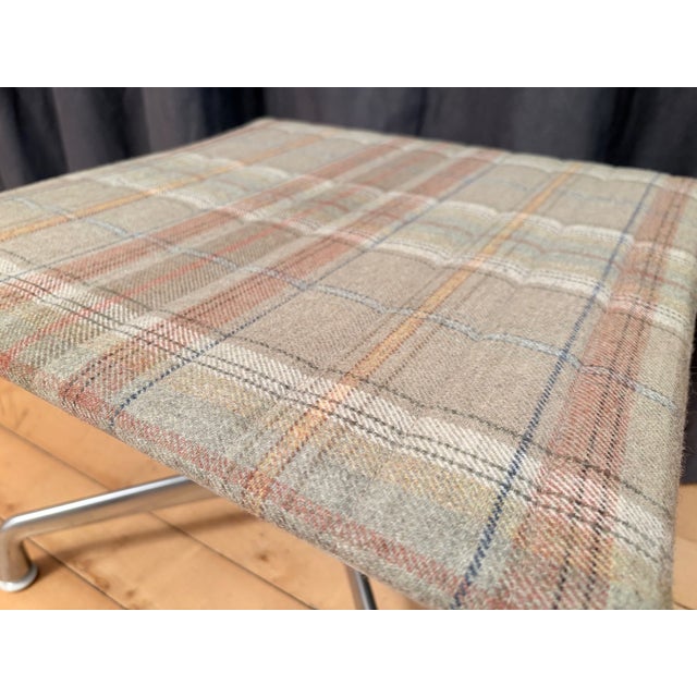 2000 - 2009 EA 125 Ottoman by Charles & Ray Eames for Vitra, Switzerland, 2008 For Sale - Image 5 of 16