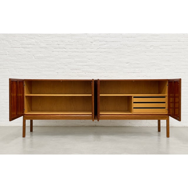 Extra Long Mid Century Modern Rosewood Credenza / Media Stand, C. 1960's For Sale In New York - Image 6 of 16