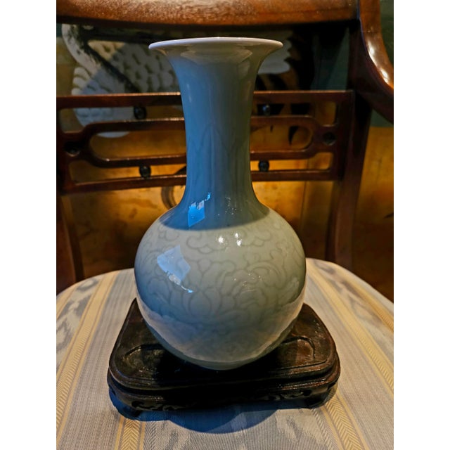 1954 Chinese Jingdezhen Celadon-Glazed Vase With Dark Engraved Floral Pattern For Sale - Image 4 of 10
