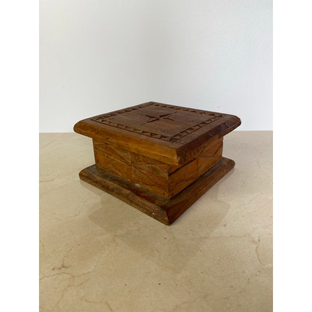Early 20th Century Vintage Hand-Carved Wood Folk Art Lidded Box With Star Motif For Sale - Image 5 of 12