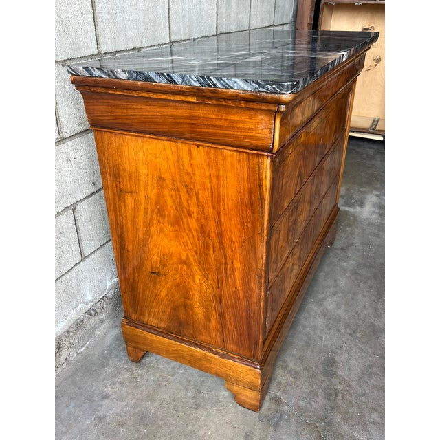 Louis Philippe French Walnut Commode / Chest of Drawers With Silver Wave Marble Top For Sale - Image 14 of 14