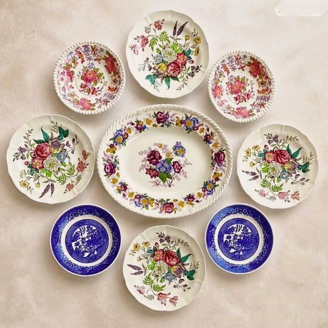 English Wall Plate Grouping / Collection - Set of 9 Mid-Century Plates For Sale - Image 11 of 12