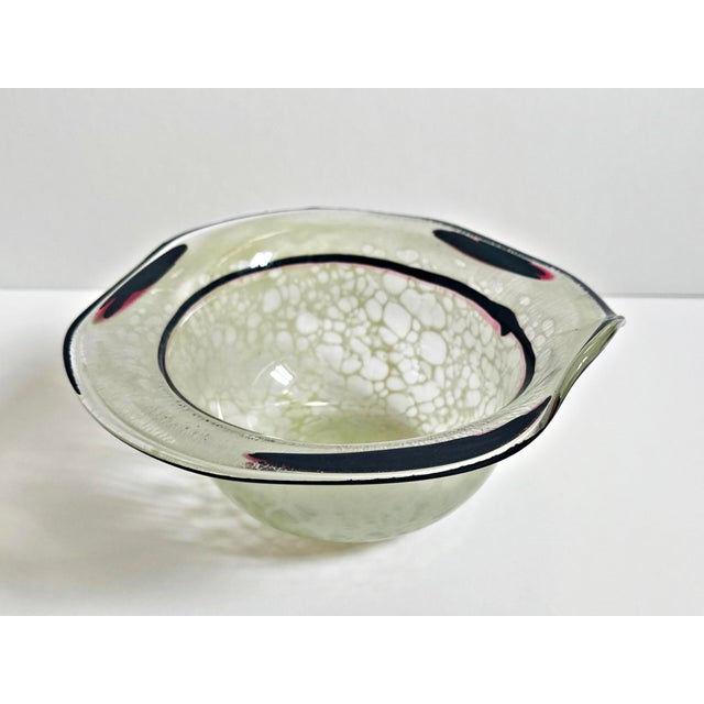 1970s Colored Glass Bowl with Net Design by Erwin Eisch, 1977 For Sale - Image 5 of 7