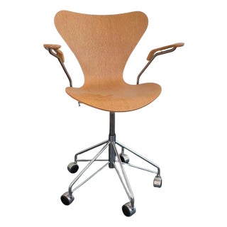 Arne Jacobsen Series 7 Swivel Adjustable Armchair Model 3217 Fritz Hansen For Sale