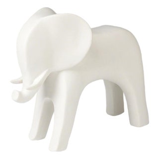 Minimalist Matte White Elephant Sculpture – Modern Ceramic Decorative Object For Sale
