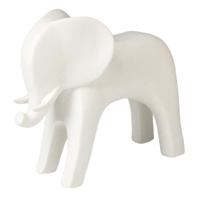 Minimalist Matte White Elephant Sculpture – Modern Ceramic Decorative Object For Sale