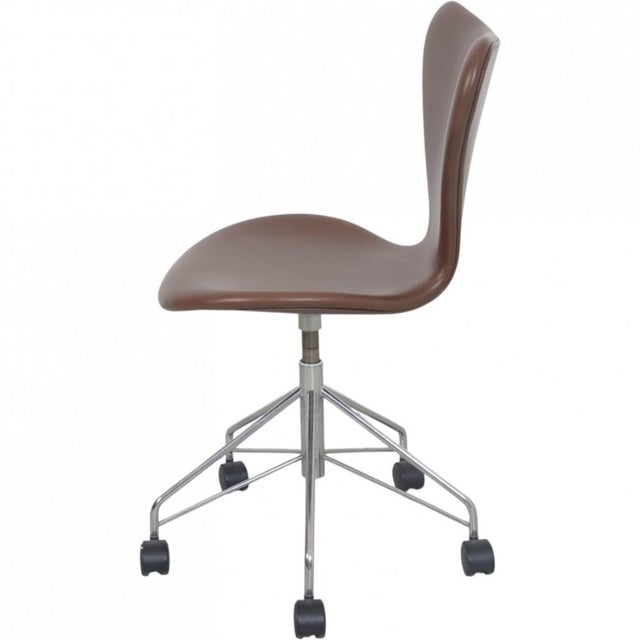 3117 Office Chair in Mokka Classic Leather by Arne Jacobsen for Fritz Hansen, 1997 For Sale - Image 9 of 12