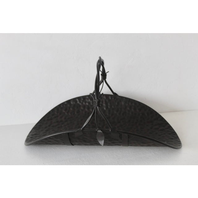 Vintage Curved Hammered Cradle Black Metal Firewood Log Holder Wire Wrapped Handle For Sale - Image 13 of 15