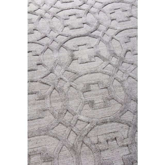 Wellington Silver Hand loom Wool Area Rug - 6'x9' For Sale In Los Angeles - Image 6 of 8