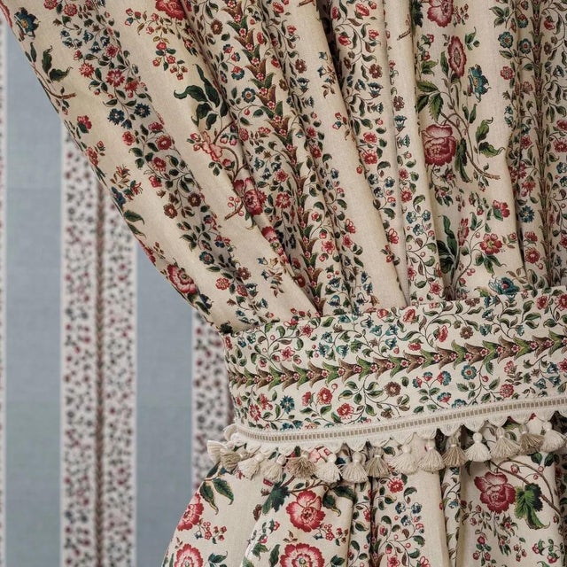 Traditional Sanderson Rose Pergola Fabric in Chintz - a sample For Sale - Image 3 of 4