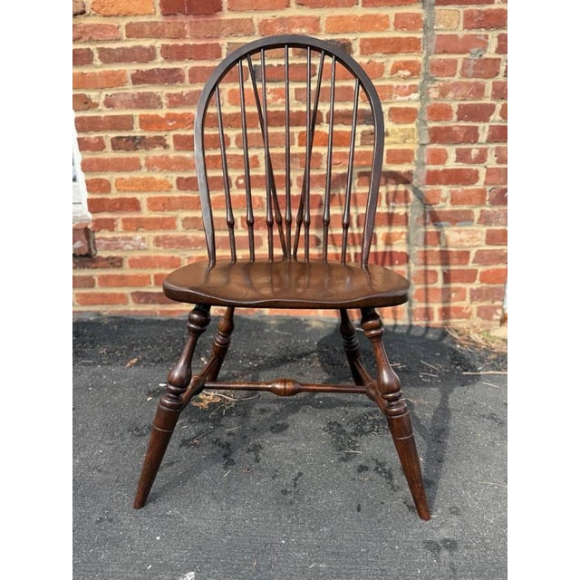 Vintage Windsor Hoop Brace back Oak Side Chair It features the bowed crest rail surmounting spindle back and molded saddle...