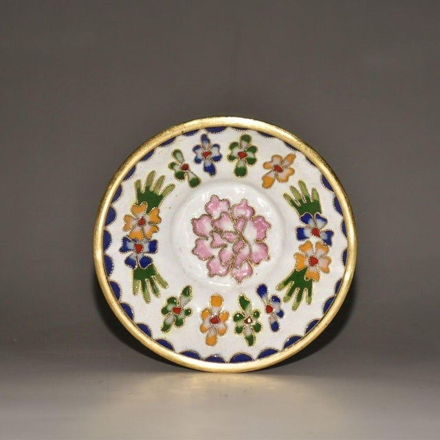White 1960s Chinese Cloisonne Peony Gaiwan Teacup With Saucer For Sale - Image 8 of 9