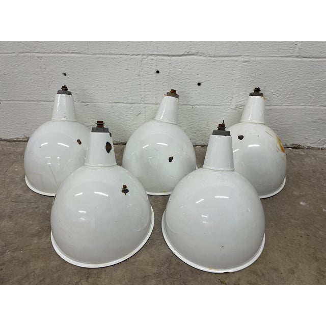 Metal 1950s White Porcelain Enamel Printing Press Factory Pendant Shades - Set of 5 For Sale - Image 7 of 9