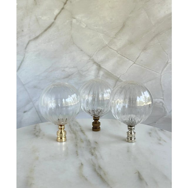 Hollywood Regency Ribbed Optic Glass Lamp Finial on Bronze Hardware For Sale - Image 3 of 6