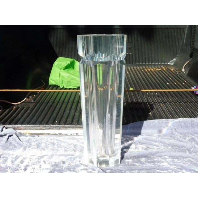 1970s Vintage Faceted Lucite Vase For Sale In Miami - Image 6 of 6