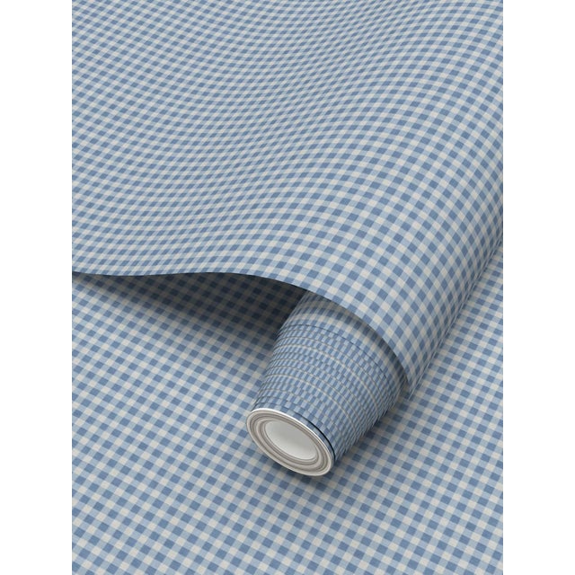 Austen Gingham Small Check Traditional Wallpaper – French Blue Single Roll For Sale - Image 4 of 7