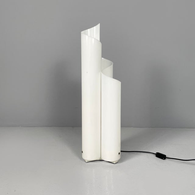 1970s Italian Opaline Acrylic Glass Table Lamp by Vico Magistretti for Artemide, 1970s For Sale - Image 5 of 18