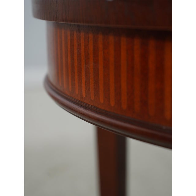 Baker Round Inlaid Mahogany Stretcher Base Lamp Table For Sale In Philadelphia - Image 6 of 14