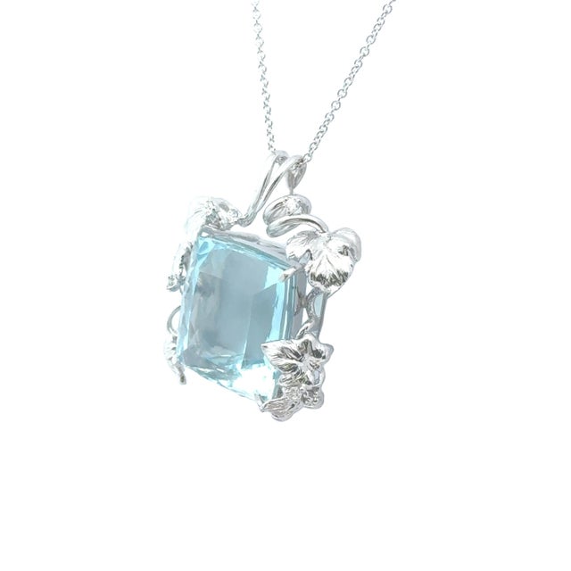 Early 21st Century 24.56 Carat Aquamarine Diamond 18k White Gold Pendant Necklace For Sale - Image 5 of 7