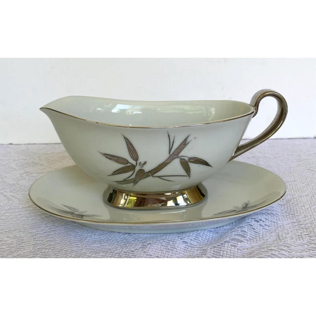 Early 21st Century DeVille “Matrimony” Japan Fine China Serving Set of 5 Pieces Platinum