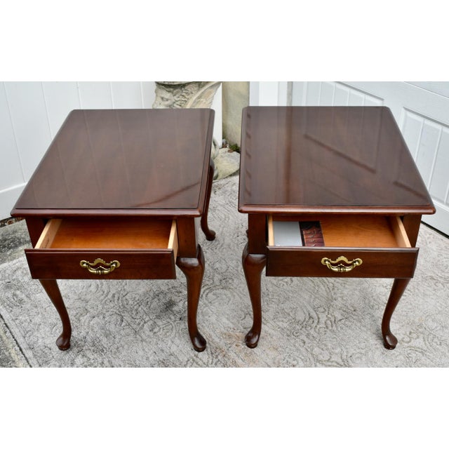 Wood Vintage Pair of Thomasville Mahogany Queen Anne Style Tables W/Drawer For Sale - Image 7 of 13