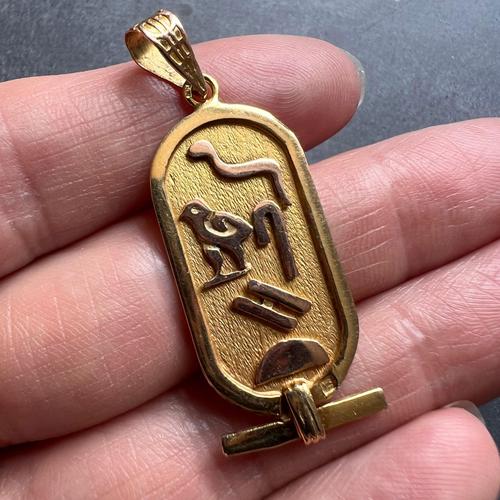 1950s Egyptian Heiroglyphics Tablet 18K Yellow Gold Charm Pendant, 1950s For Sale - Image 5 of 11