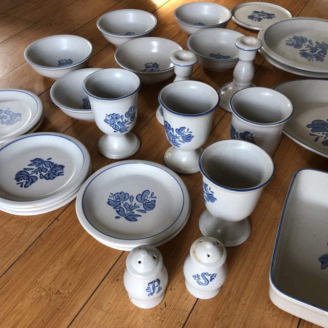 1970s Vintage Blue Floral Americana Serving Set - 32 Pieces For Sale In Atlanta - Image 6 of 7