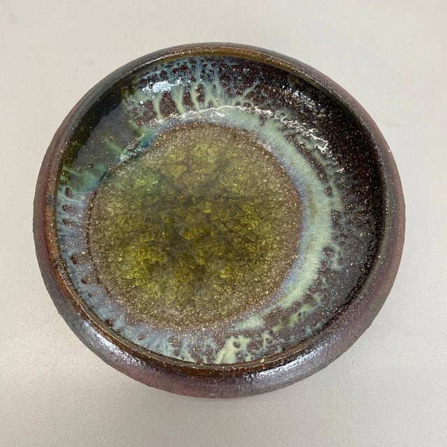 1960s Ceramic Studio Pottery Bowl Shell Element by Gerhard Liebenthron, Germany, 1970s For Sale - Image 5 of 18