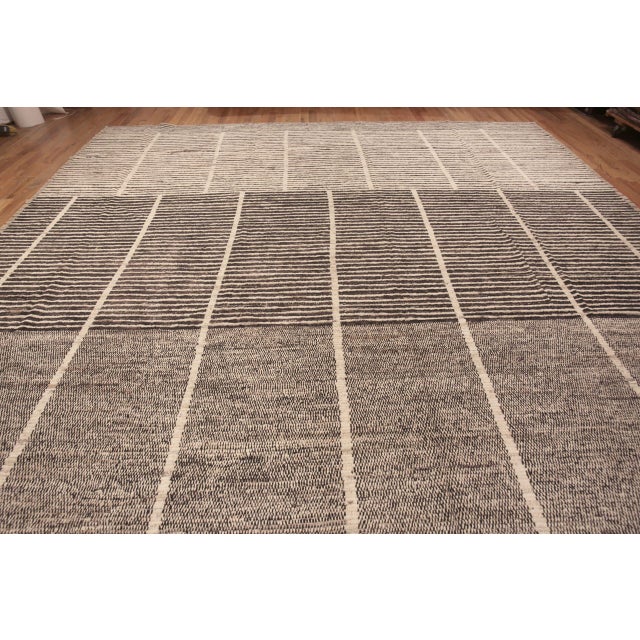 Large Modern Geometric Area Rug For Sale In New York - Image 6 of 9
