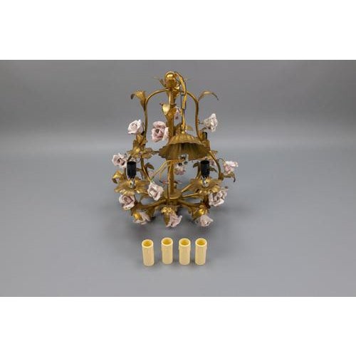 Hollywood Regency Style Gilt Metal and Pink Porcelain Roses Chandelier, Italy, 1970s For Sale - Image 18 of 18