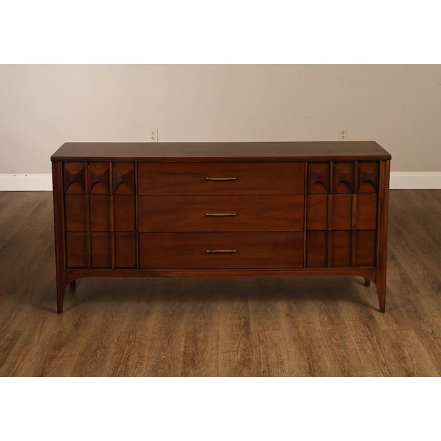 Kent Coffey Perspecta Mid Century Modern Walnut 9 Drawer Dresser For Sale - Image 14 of 18