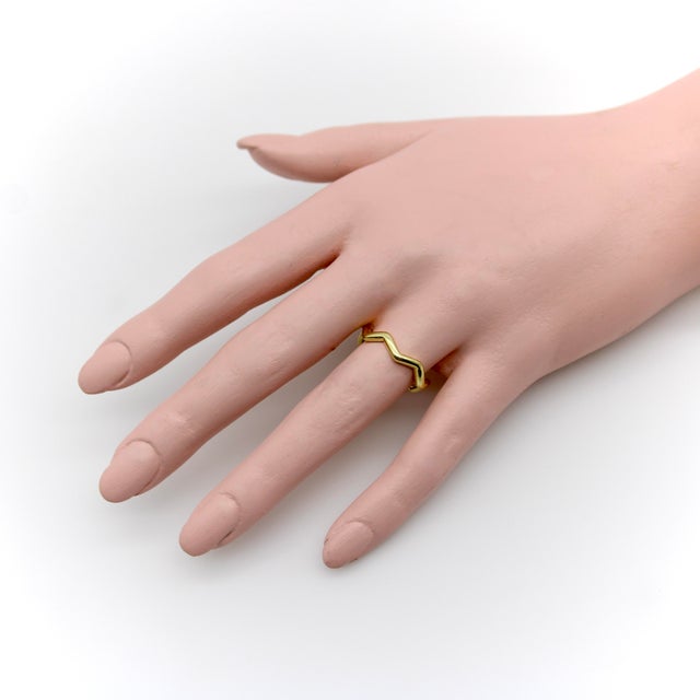 Modern Vintage 18k Gold Tiffany & Co. Zig Zag Paloma Picasso Ring, Size 7.5 For Sale - Image 3 of 11