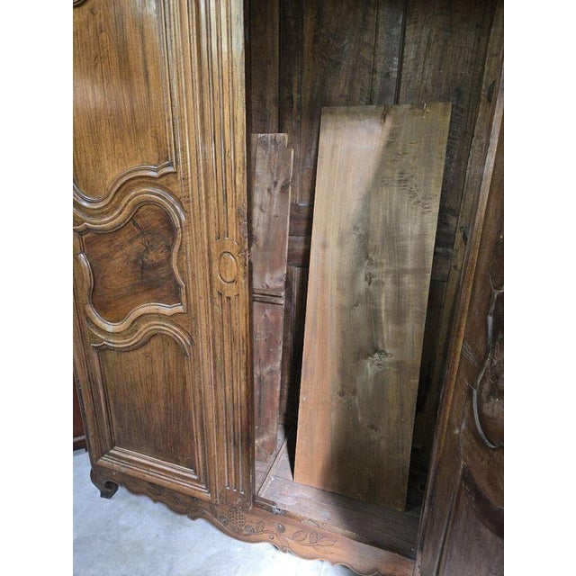Louis XV Wardrobe in Walnut For Sale - Image 4 of 7